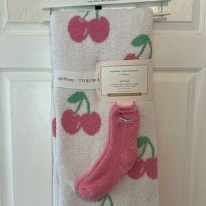 Cupcakes and Cashmere throw NEW!!